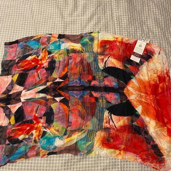 Front Row Society Birds of Paradise Scarf 60” x 80” (FW) - Picture 6 of 10